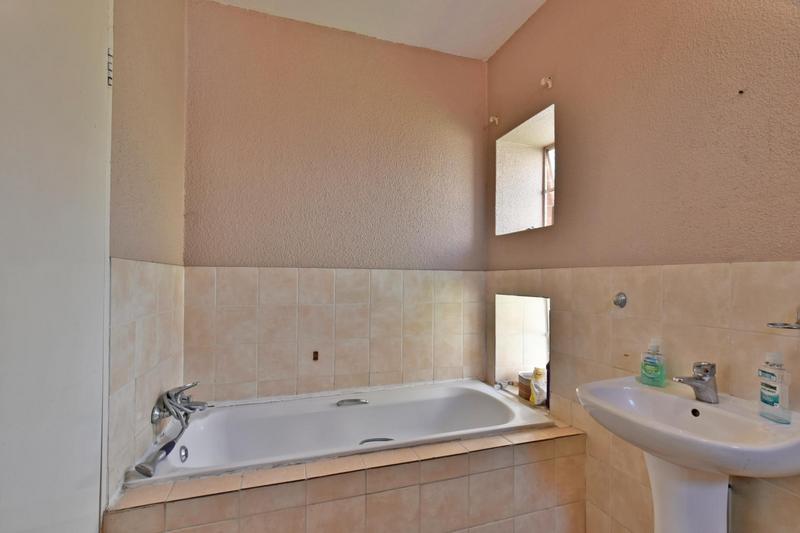 2 Bedroom Property for Sale in Wilgeheuwel Gauteng