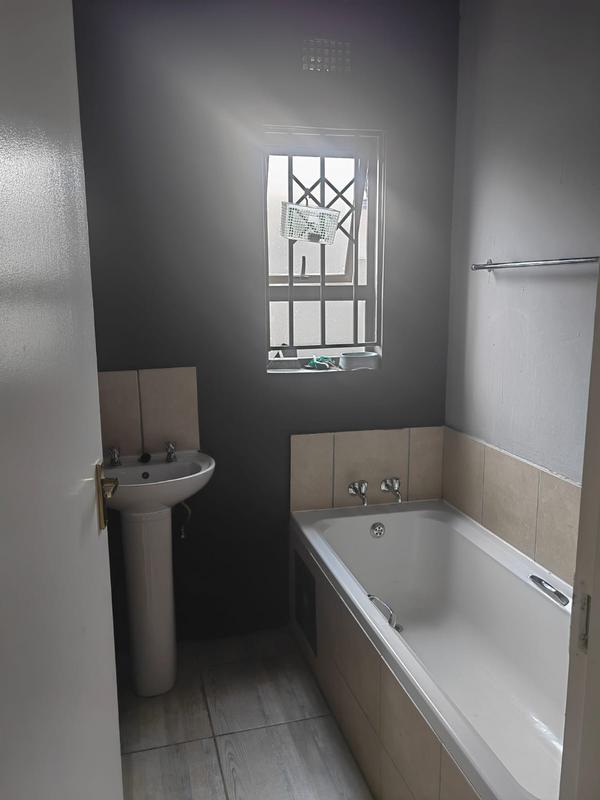 5 Bedroom Property for Sale in Riverside View Gauteng