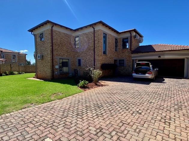 3 Bedroom Property for Sale in Ruimsig Gauteng