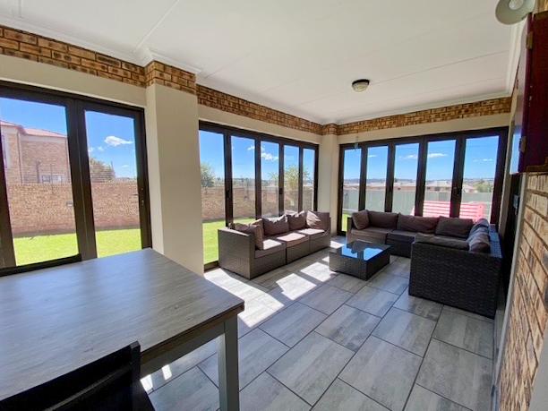 3 Bedroom Property for Sale in Ruimsig Gauteng