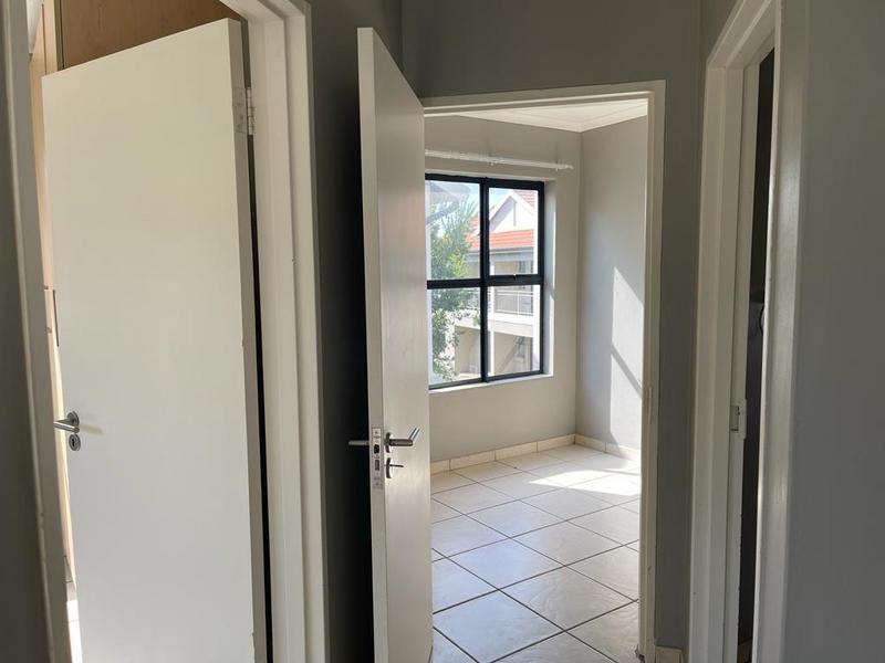 To Let 2 Bedroom Property for Rent in Lakefield Gauteng