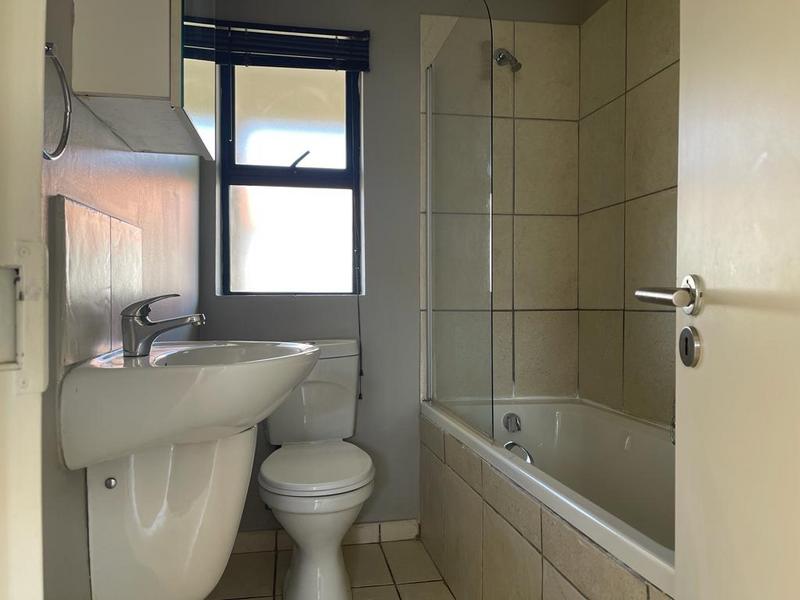 To Let 2 Bedroom Property for Rent in Lakefield Gauteng