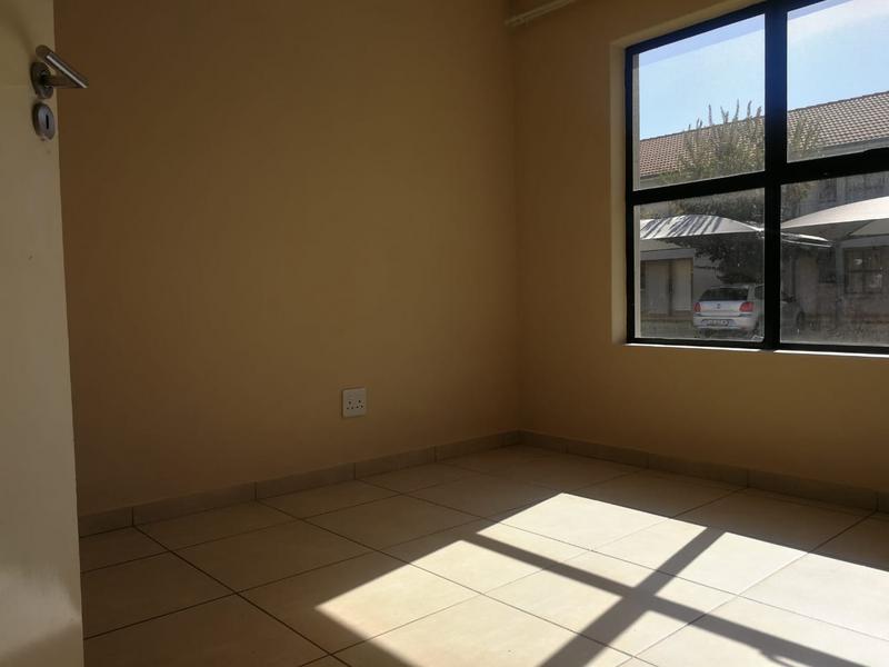 To Let 2 Bedroom Property for Rent in Lakefield Gauteng