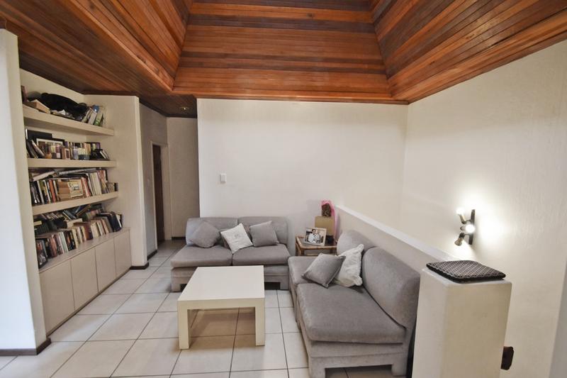 4 Bedroom Property for Sale in Senderwood Gauteng
