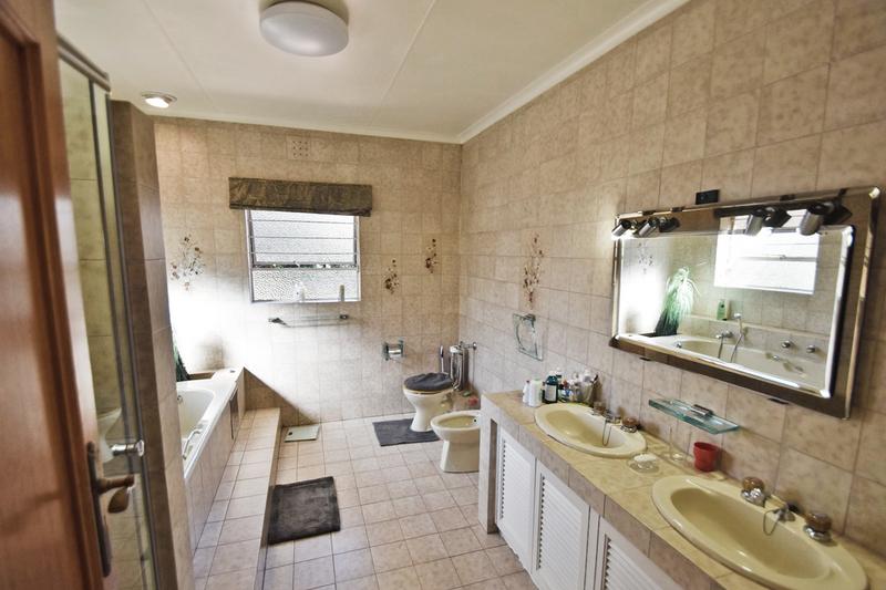 4 Bedroom Property for Sale in Senderwood Gauteng