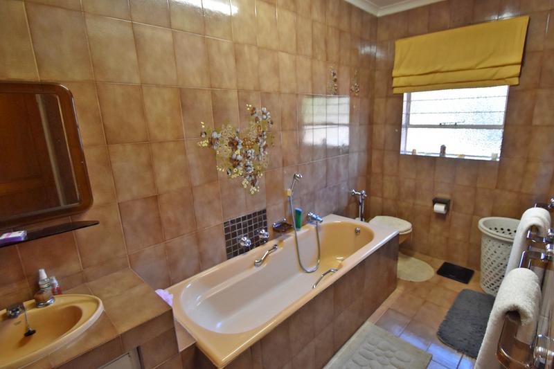 4 Bedroom Property for Sale in Senderwood Gauteng