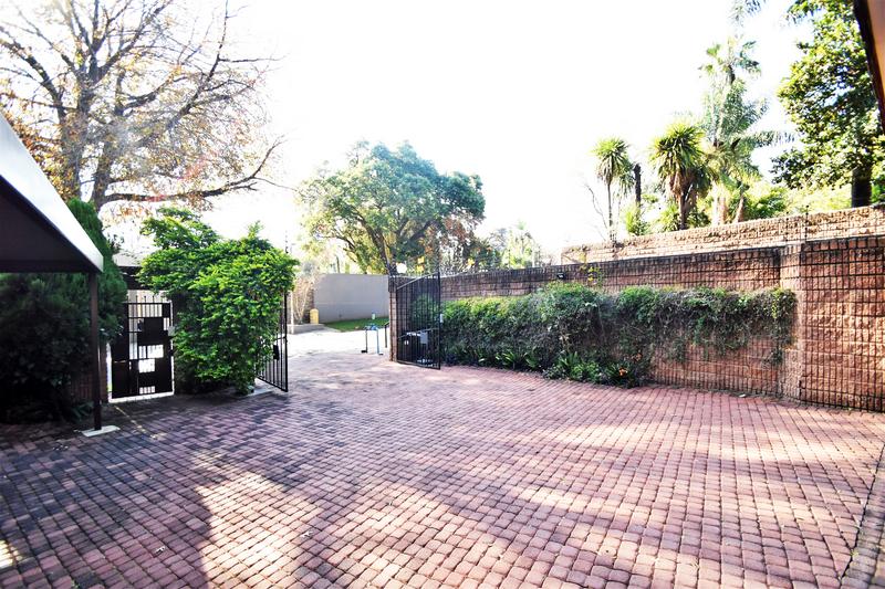 4 Bedroom Property for Sale in Senderwood Gauteng