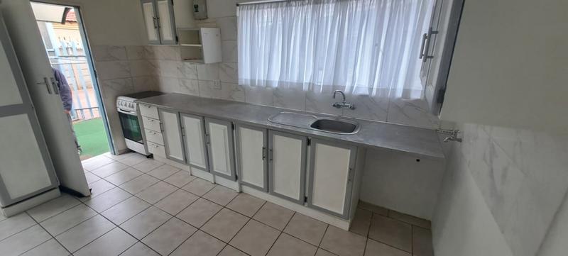 To Let 1 Bedroom Property for Rent in Klippoortjie Gauteng