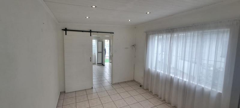 To Let 1 Bedroom Property for Rent in Klippoortjie Gauteng