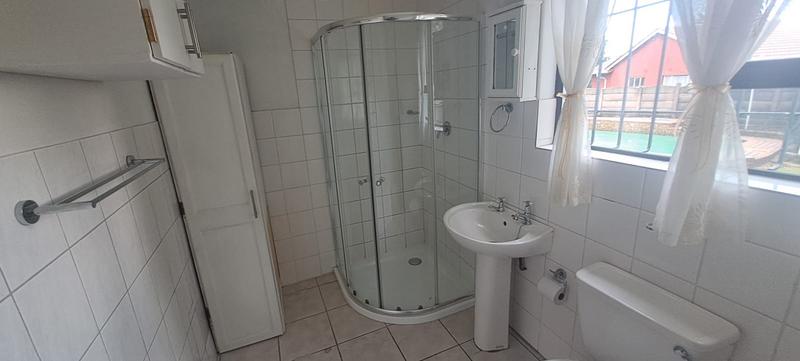 To Let 1 Bedroom Property for Rent in Klippoortjie Gauteng