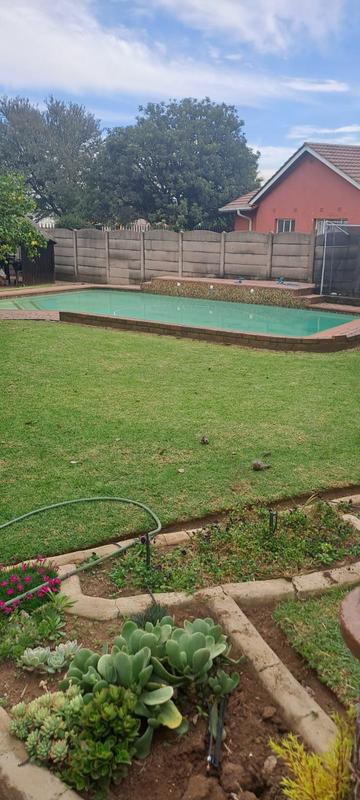 To Let 1 Bedroom Property for Rent in Klippoortjie Gauteng