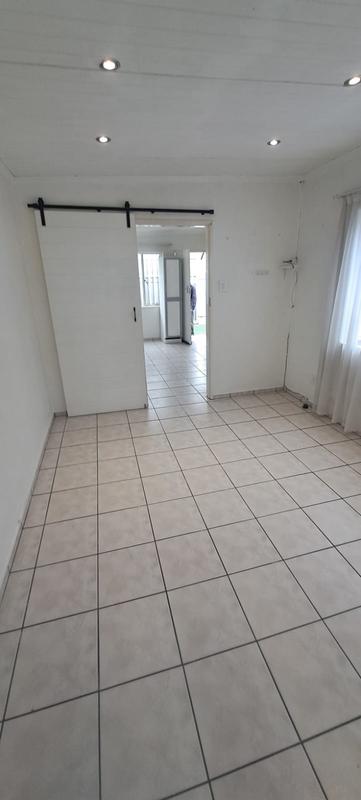 To Let 1 Bedroom Property for Rent in Klippoortjie Gauteng