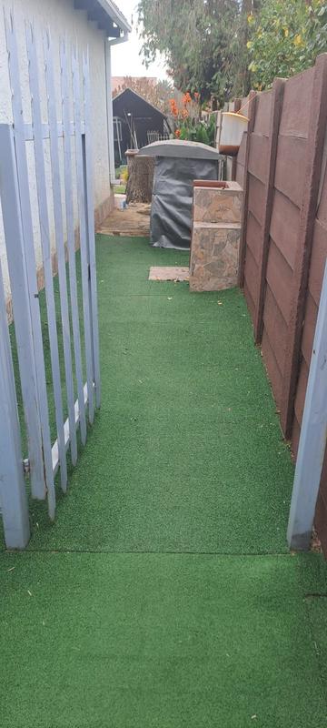 To Let 1 Bedroom Property for Rent in Klippoortjie Gauteng