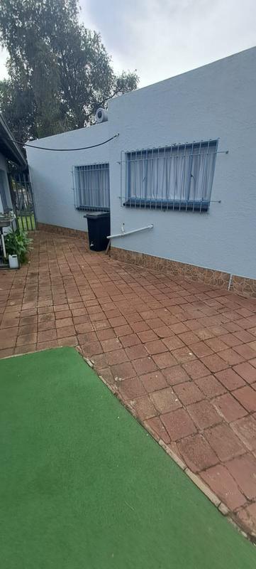 To Let 1 Bedroom Property for Rent in Klippoortjie Gauteng
