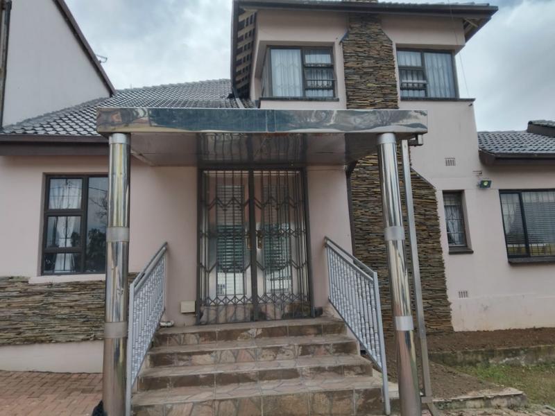 7 Bedroom Property for Sale in Cyrildene Gauteng