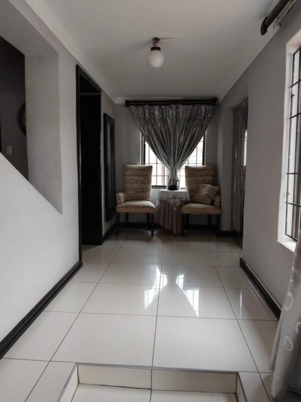 7 Bedroom Property for Sale in Cyrildene Gauteng