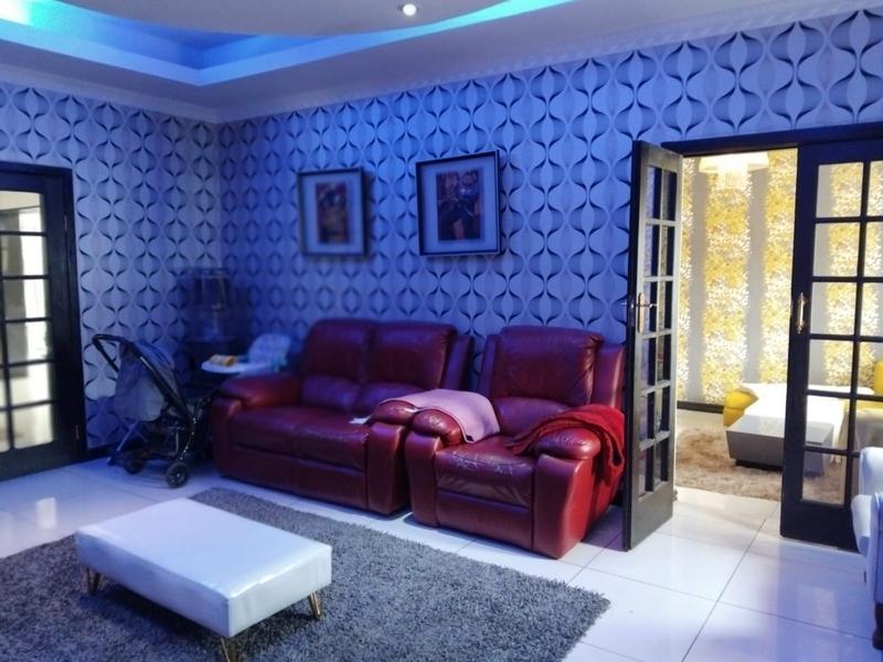 7 Bedroom Property for Sale in Cyrildene Gauteng