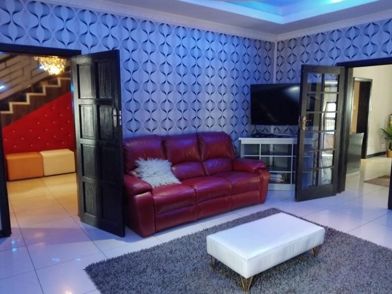 7 Bedroom Property for Sale in Cyrildene Gauteng