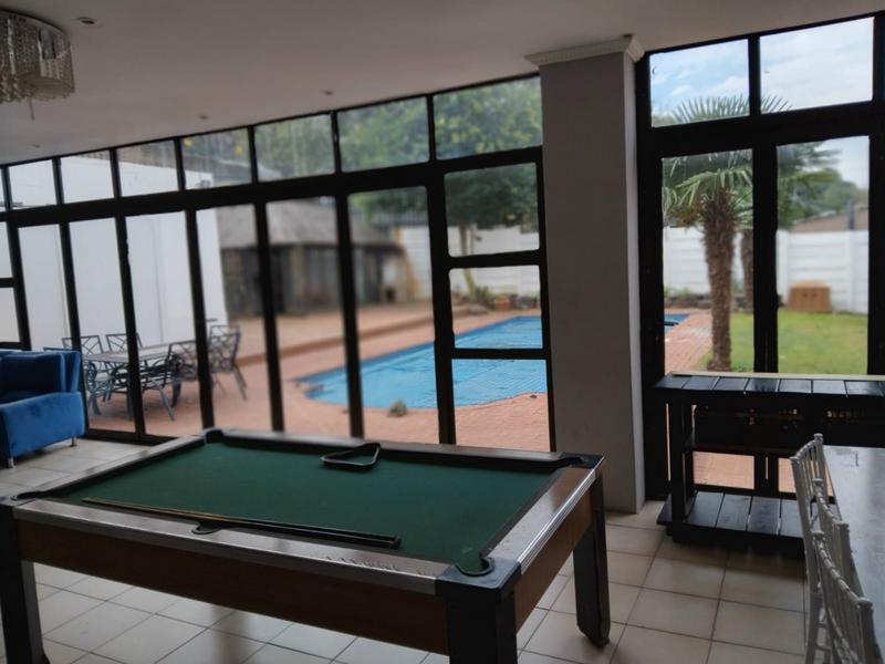 7 Bedroom Property for Sale in Cyrildene Gauteng