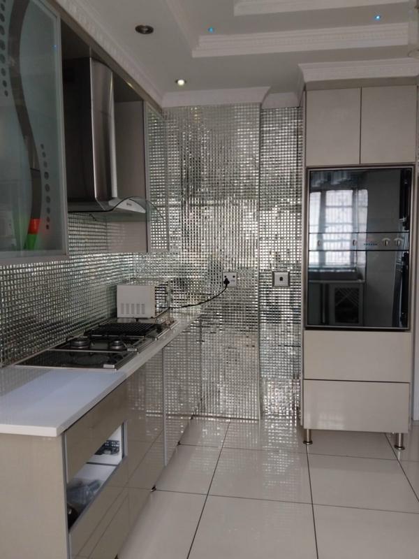 7 Bedroom Property for Sale in Cyrildene Gauteng