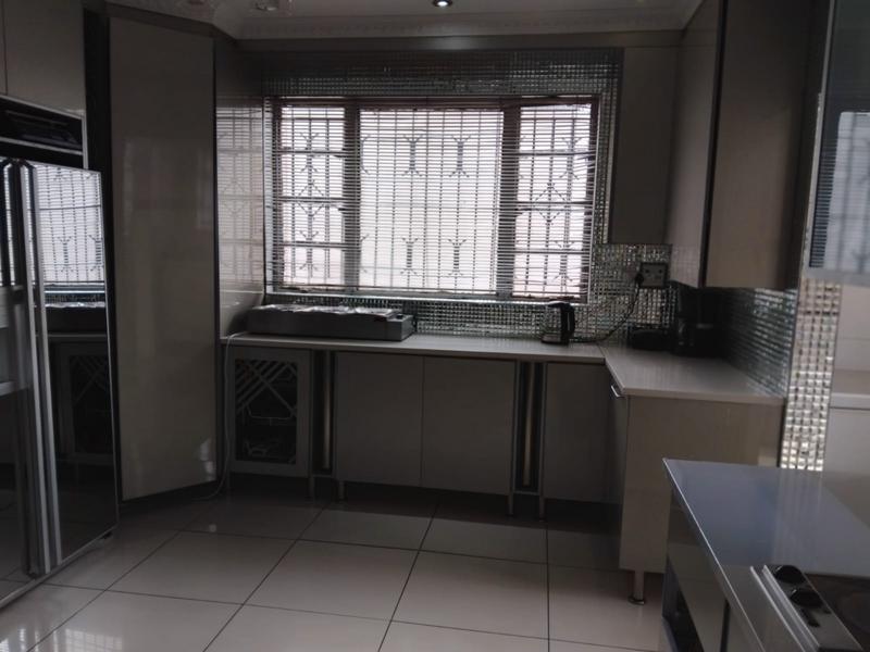 7 Bedroom Property for Sale in Cyrildene Gauteng