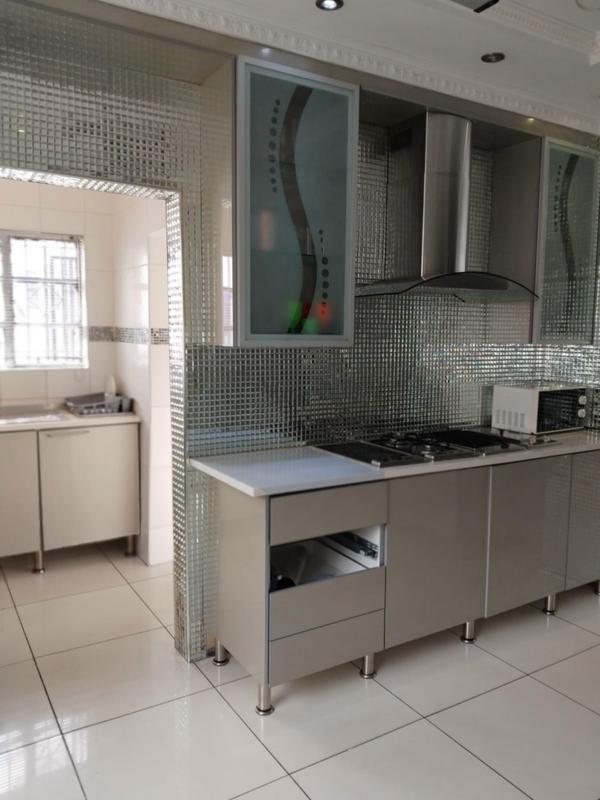 7 Bedroom Property for Sale in Cyrildene Gauteng