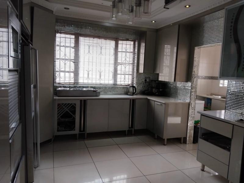 7 Bedroom Property for Sale in Cyrildene Gauteng