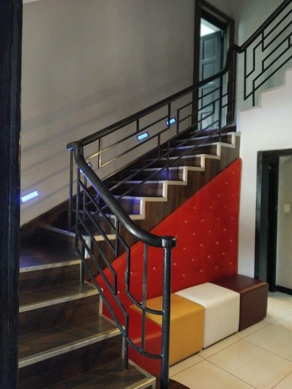 7 Bedroom Property for Sale in Cyrildene Gauteng