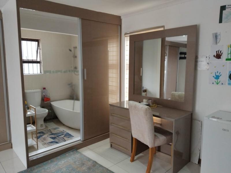 7 Bedroom Property for Sale in Cyrildene Gauteng