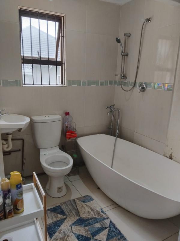 7 Bedroom Property for Sale in Cyrildene Gauteng