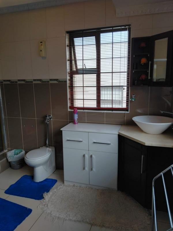 7 Bedroom Property for Sale in Cyrildene Gauteng
