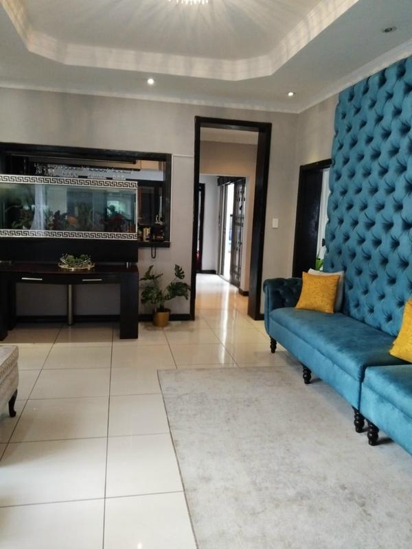 7 Bedroom Property for Sale in Cyrildene Gauteng