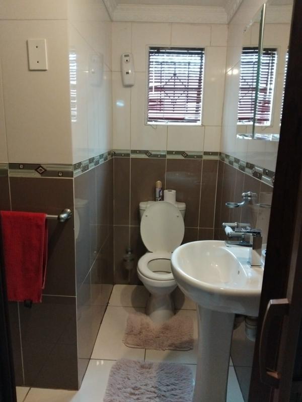 7 Bedroom Property for Sale in Cyrildene Gauteng
