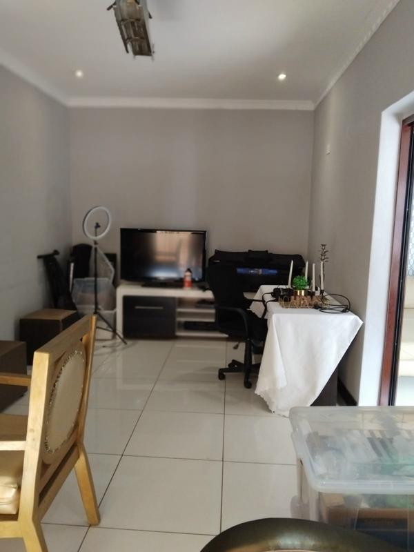 7 Bedroom Property for Sale in Cyrildene Gauteng