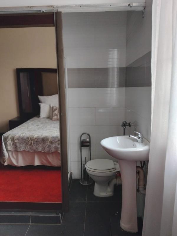 7 Bedroom Property for Sale in Cyrildene Gauteng