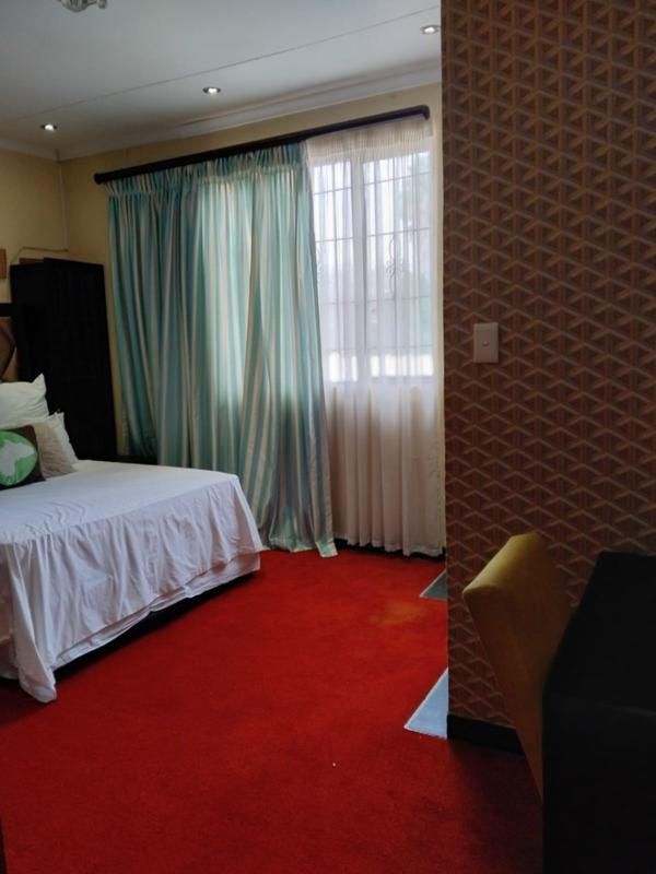 7 Bedroom Property for Sale in Cyrildene Gauteng