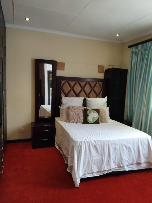 7 Bedroom Property for Sale in Cyrildene Gauteng