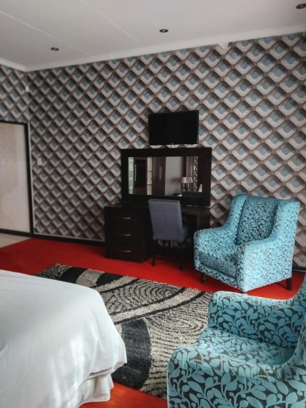 7 Bedroom Property for Sale in Cyrildene Gauteng