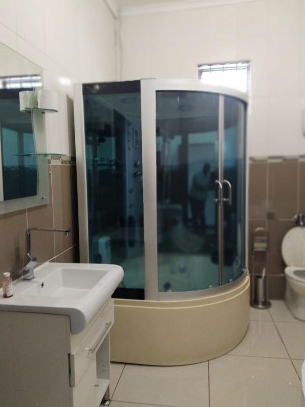 7 Bedroom Property for Sale in Cyrildene Gauteng