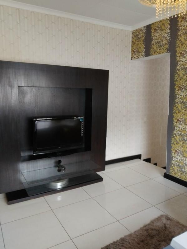 7 Bedroom Property for Sale in Cyrildene Gauteng