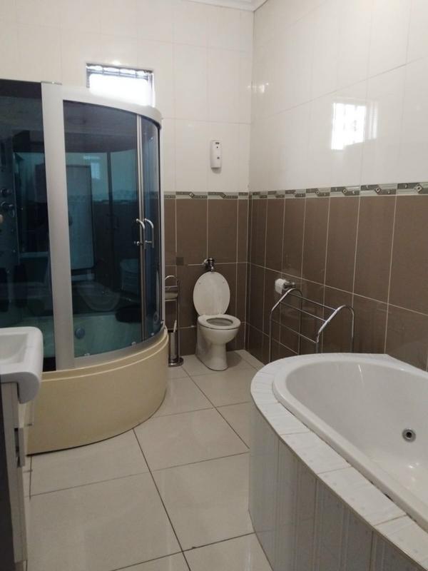 7 Bedroom Property for Sale in Cyrildene Gauteng