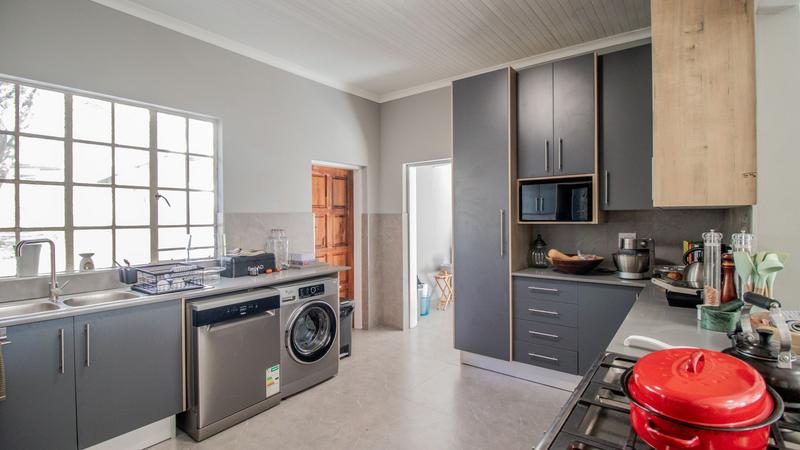 4 Bedroom Property for Sale in Atholl Gauteng