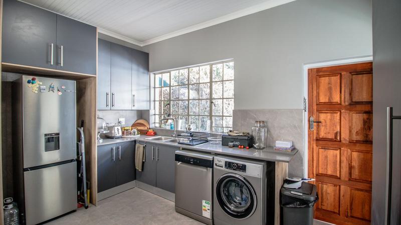 4 Bedroom Property for Sale in Atholl Gauteng