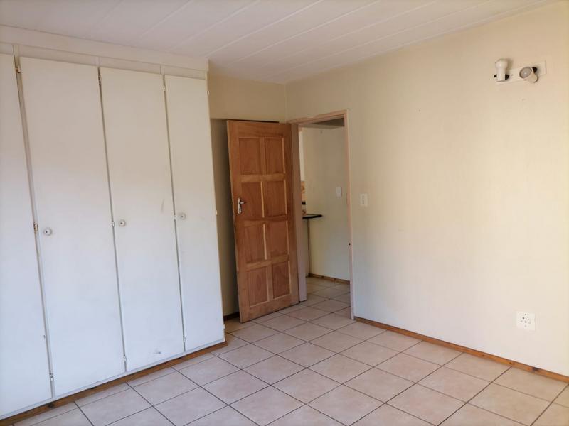 2 Bedroom Property for Sale in Helderkruin Gauteng
