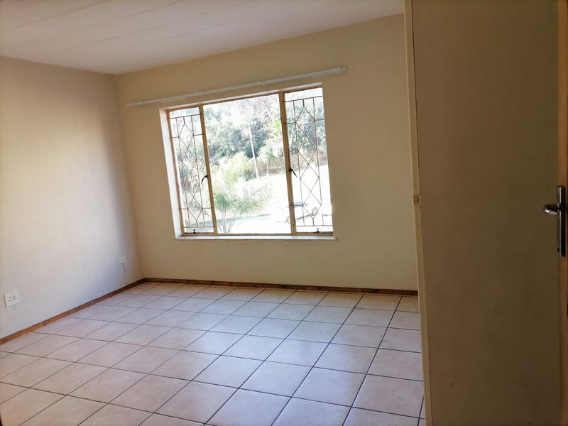 2 Bedroom Property for Sale in Helderkruin Gauteng