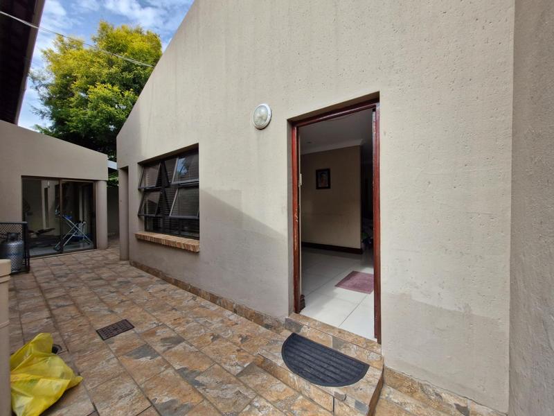 To Let 1 Bedroom Property for Rent in Glen Marais Gauteng
