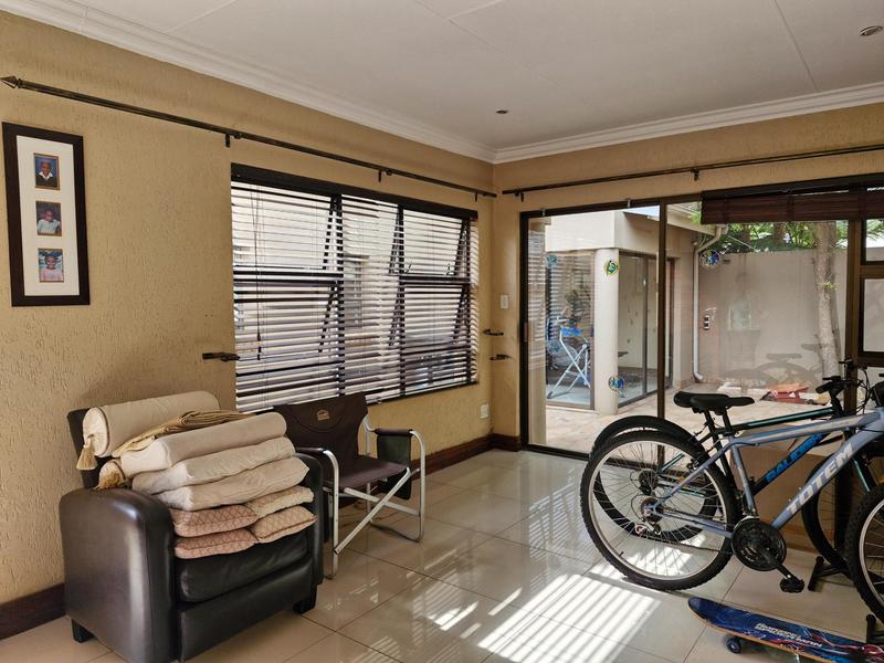 To Let 1 Bedroom Property for Rent in Glen Marais Gauteng