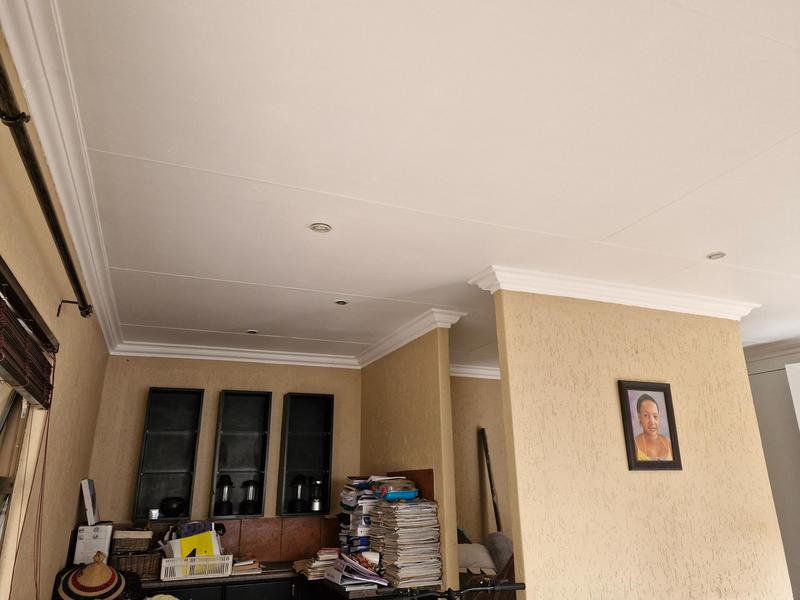 To Let 1 Bedroom Property for Rent in Glen Marais Gauteng