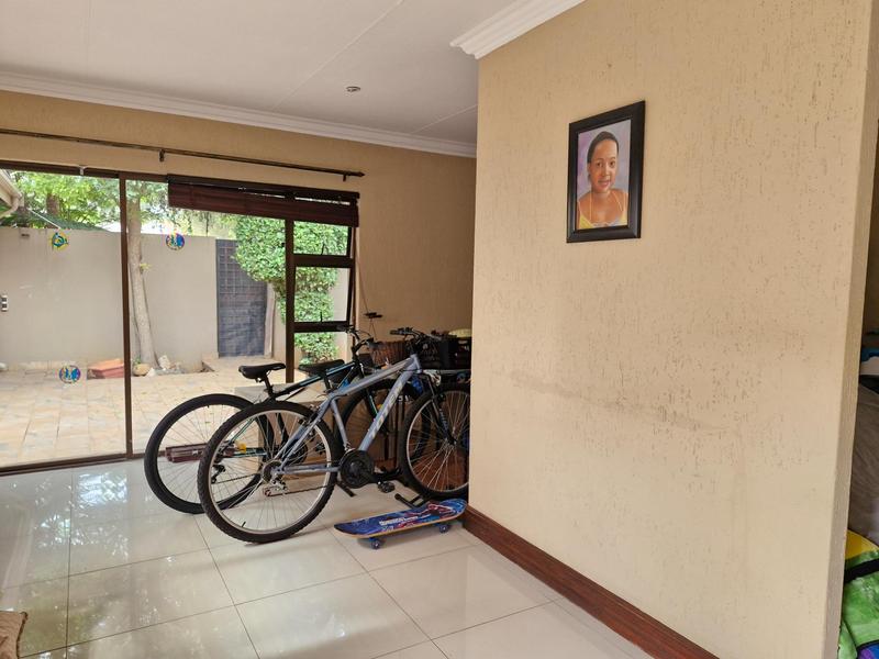 To Let 1 Bedroom Property for Rent in Glen Marais Gauteng