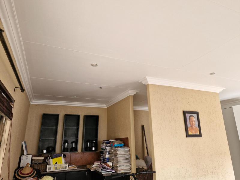 To Let 1 Bedroom Property for Rent in Glen Marais Gauteng